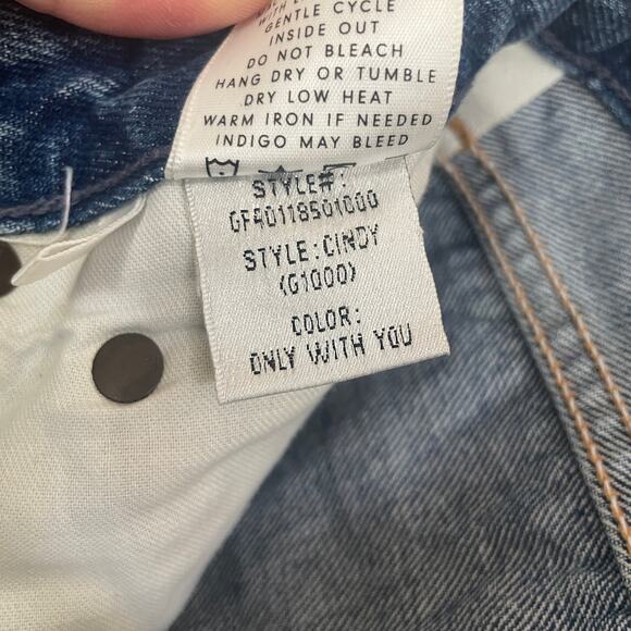 GRLFRND Cindy Shorts in Only With You Sz 25 Light Wash Ripped Distressed Cutoffs - Picture 13 of 13